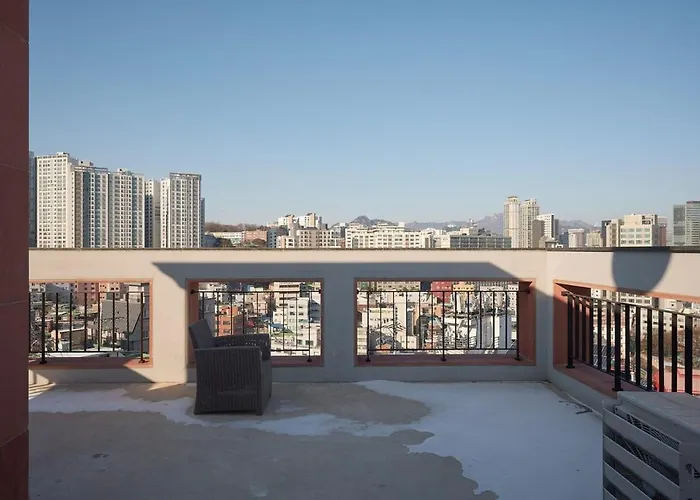 Newly Built, Quiet 2br, 10min Walk To Stn