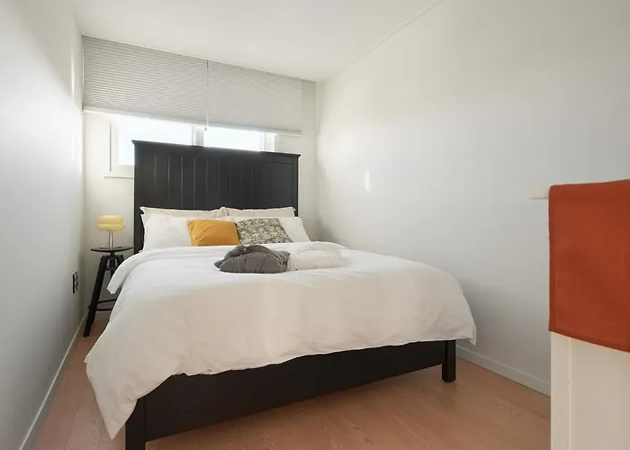 Newly Built, Quiet 2br, 10min Walk To Stn * Séoul