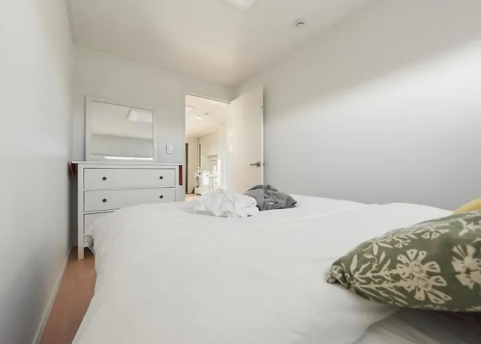 Newly Built, Quiet 2br, 10min Walk To Stn
