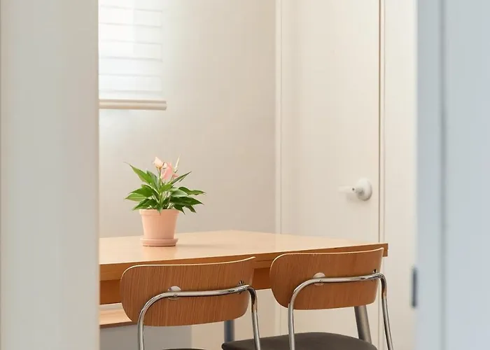 Newly Built, Quiet 2br, 10min Walk To Stn *