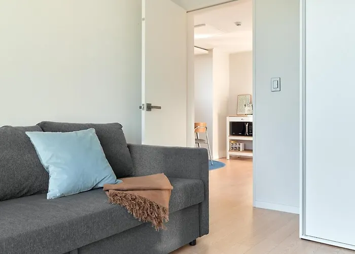 Newly Built, Quiet 2br, 10min Walk To Stn Appartement *