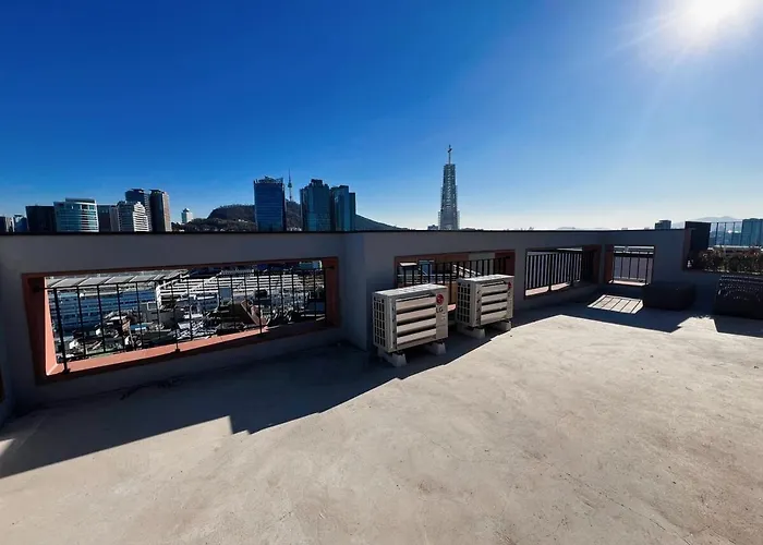 Newly Built, Quiet 2br, 10min Walk To Stn *