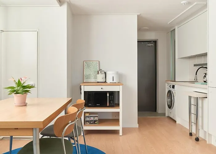 Newly Built, Quiet 2br, 10min Walk To Stn Appartement