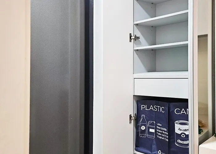 Newly Built, Quiet 2br, 10min Walk To Stn Appartement *