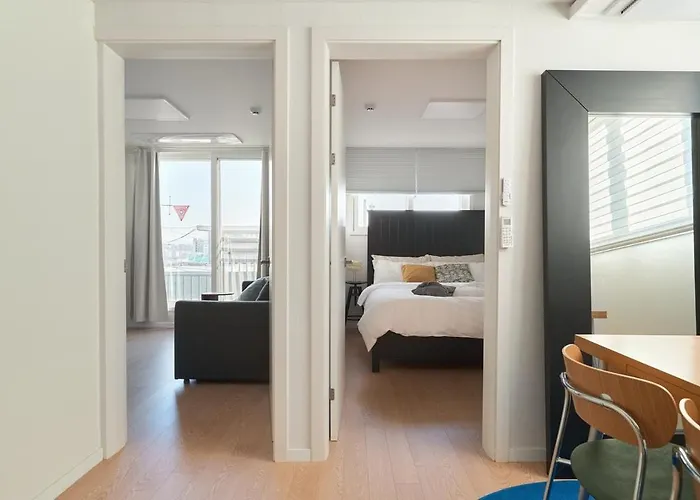 Newly Built, Quiet 2br, 10min Walk To Stn Seoel